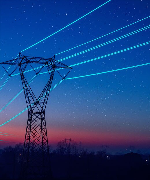 torre de eletricidade e linhas de energia